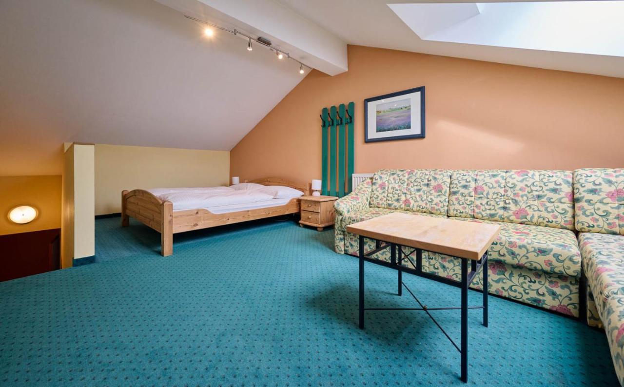 Heart Hotel Aurora Обертауерн Екстериор снимка